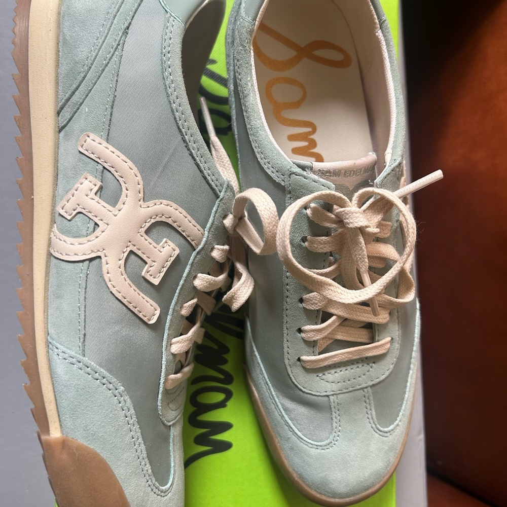 Sam Edelman
Women's Ivey Low Top Sneakers - Picture 4 of 10